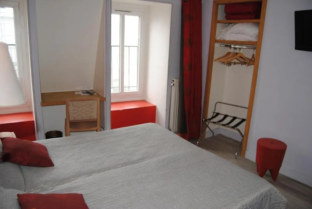Enghien Apartment *