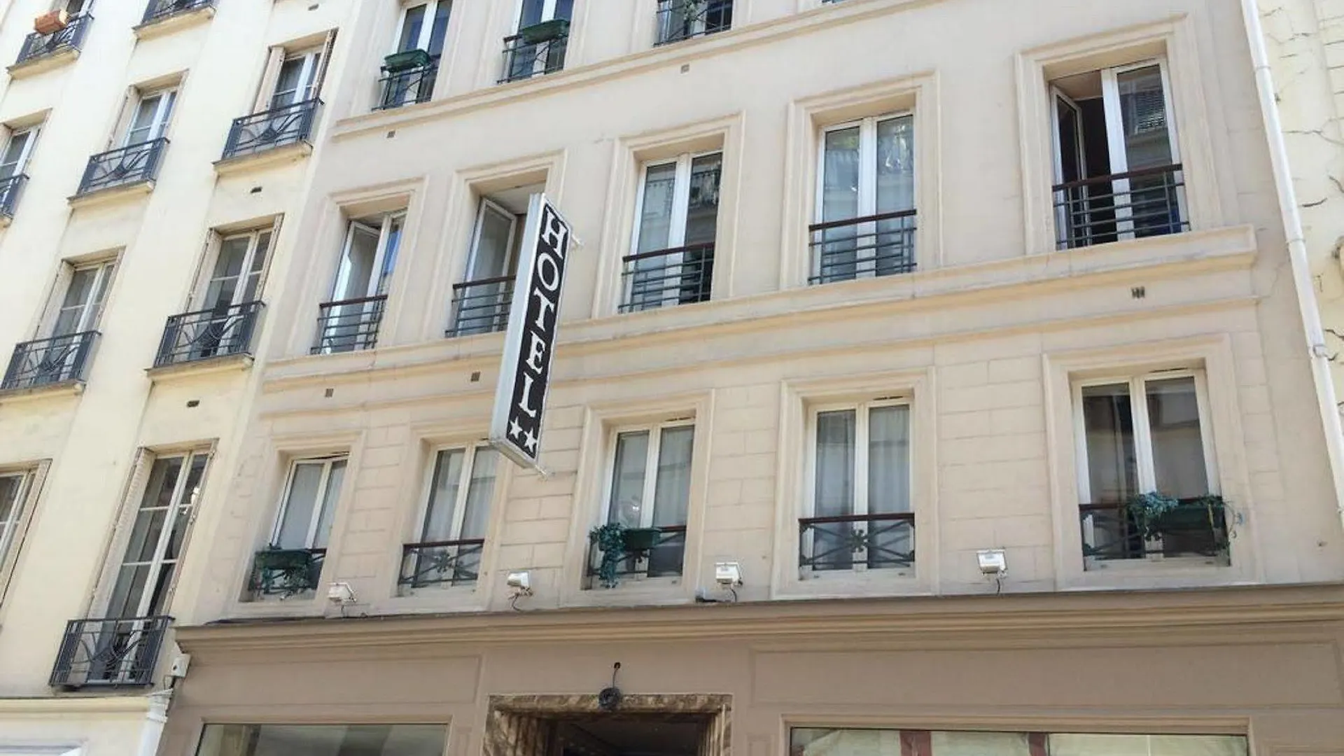 Enghien Apartment *