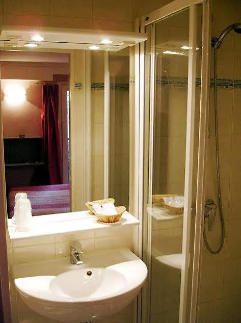Enghien Apartment *